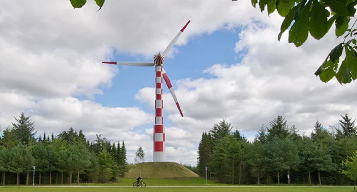 Chestnut-lawn-and-windmill-banner