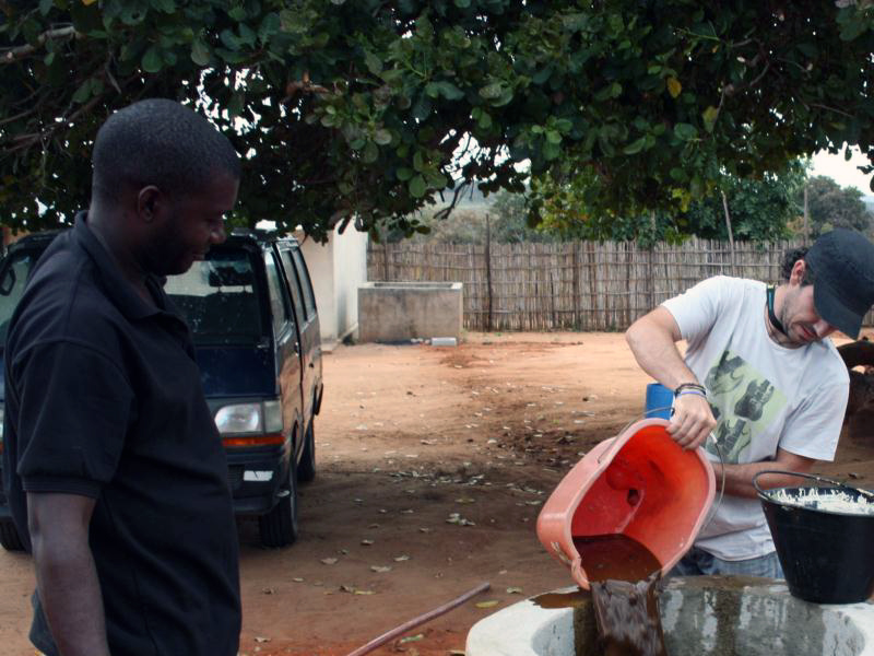 PREPARATION OF COW MANURE FOR UNIT BIOGAS